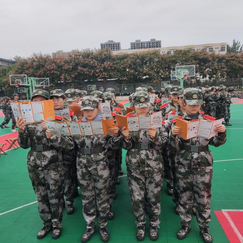 正在上传... 787449265d7b6b68a2ed32e2ad304f93.jpeg